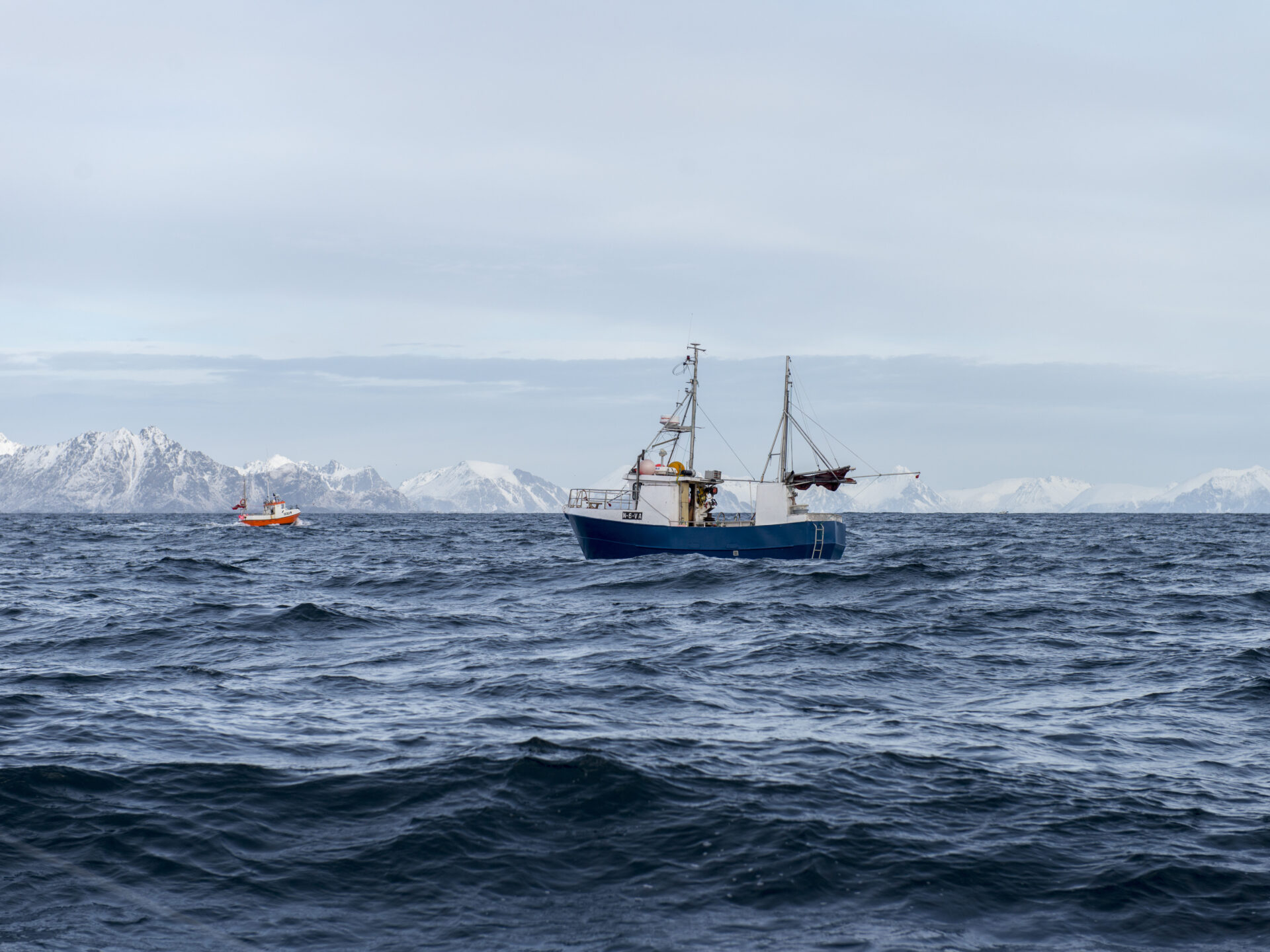 Fishingboatontheseawithmountainsinthebackground-scaled-aspect-ratio-4-3